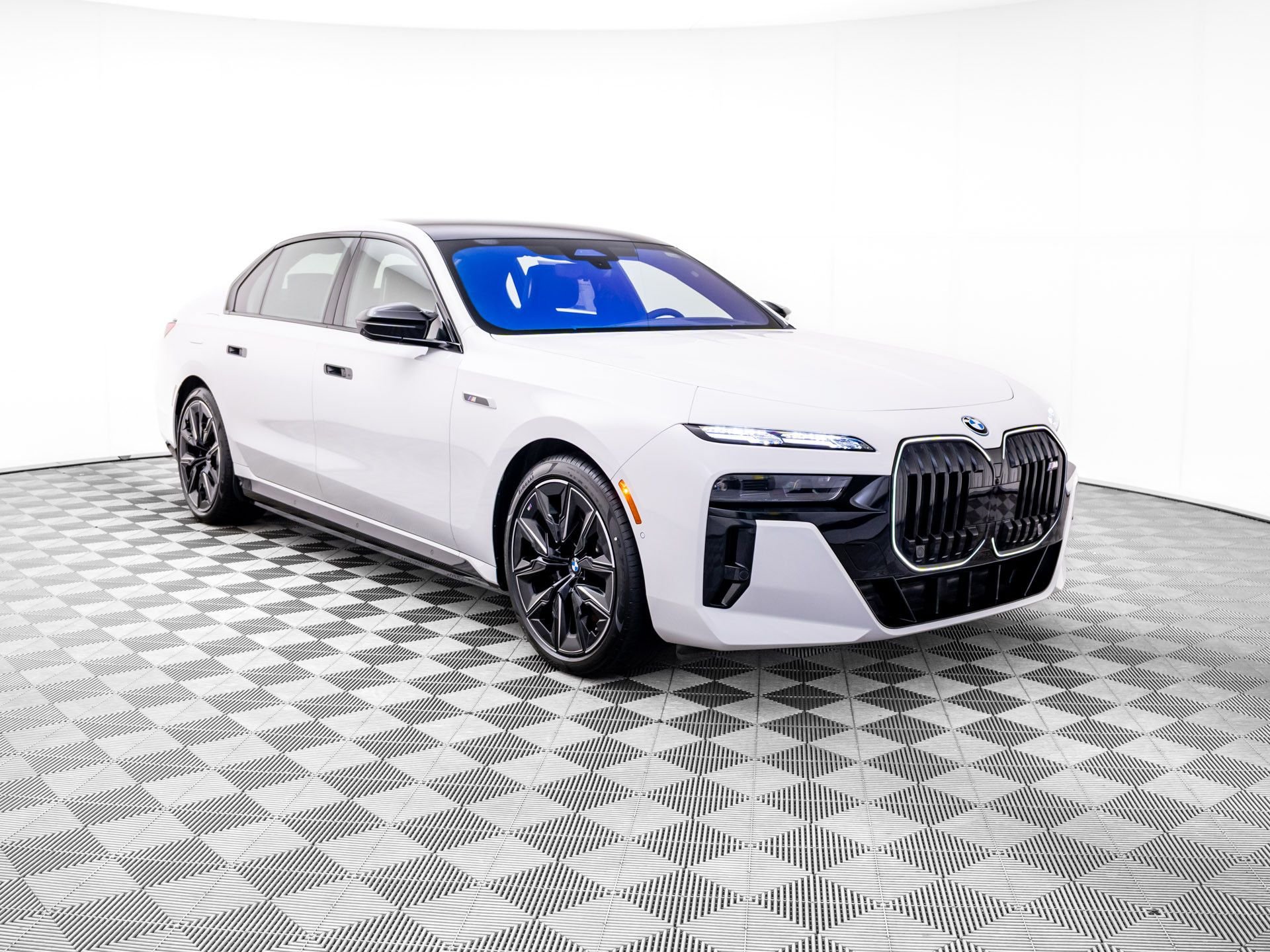 New 2026 BMW i7 M70 AWD/4WD image 9