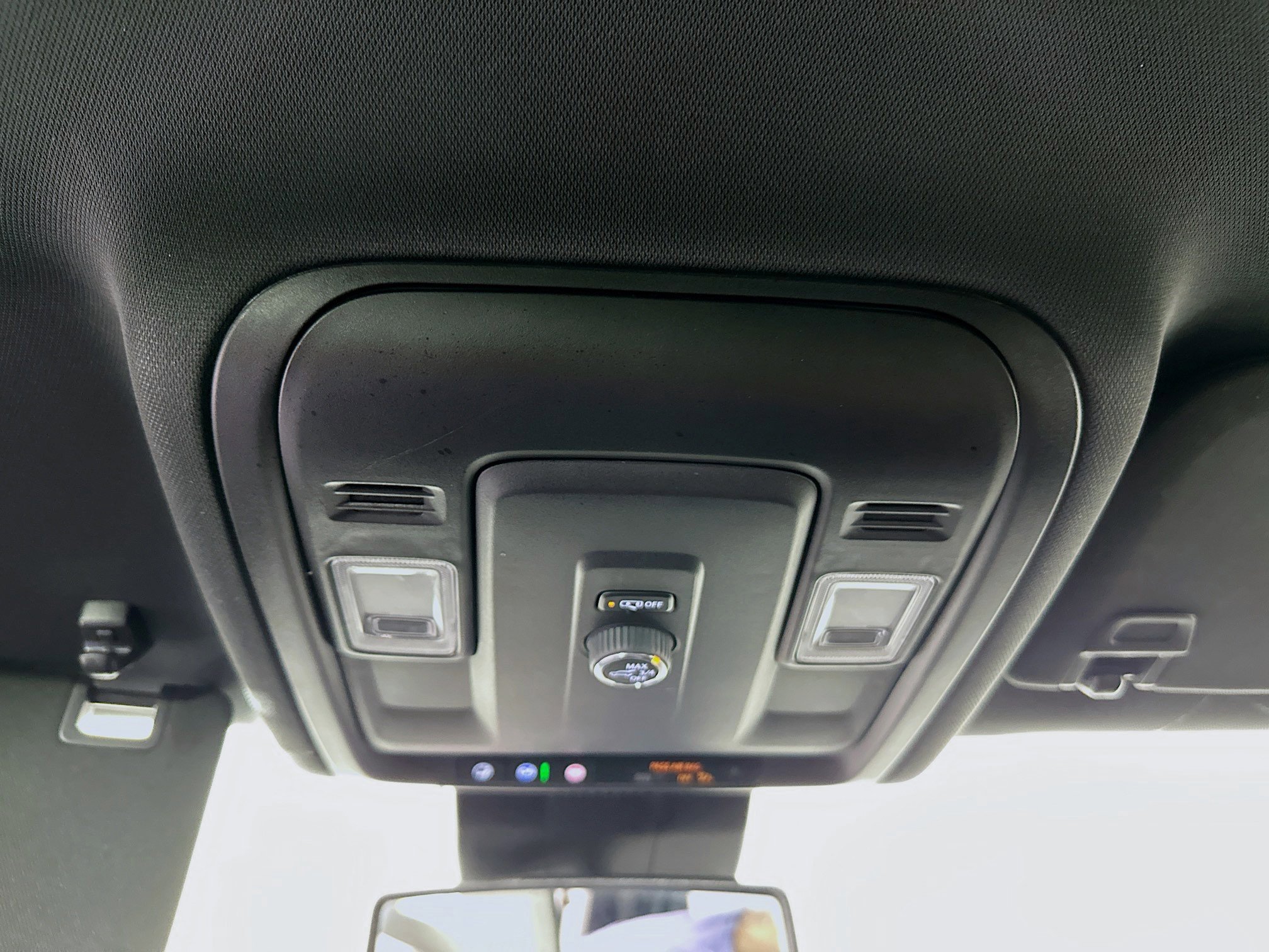 Used 2025 Chevrolet Suburban Z71 image 18