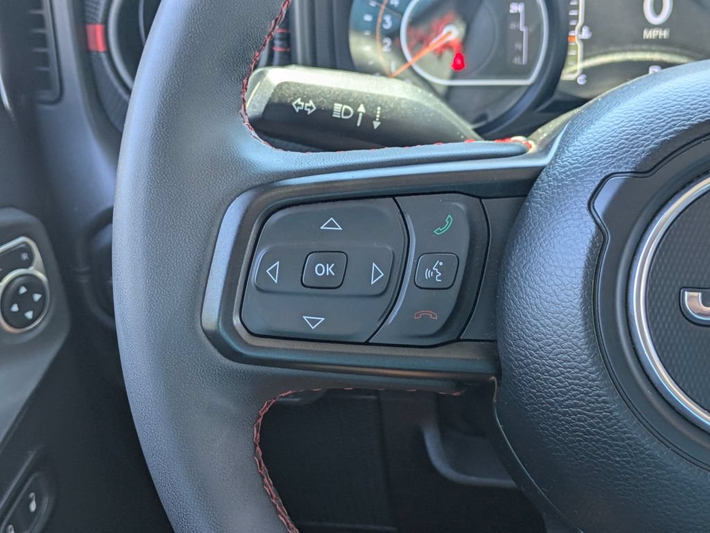 Used 2024 Jeep Gladiator Rubicon w/ Safety Group AWD/4WD image 18