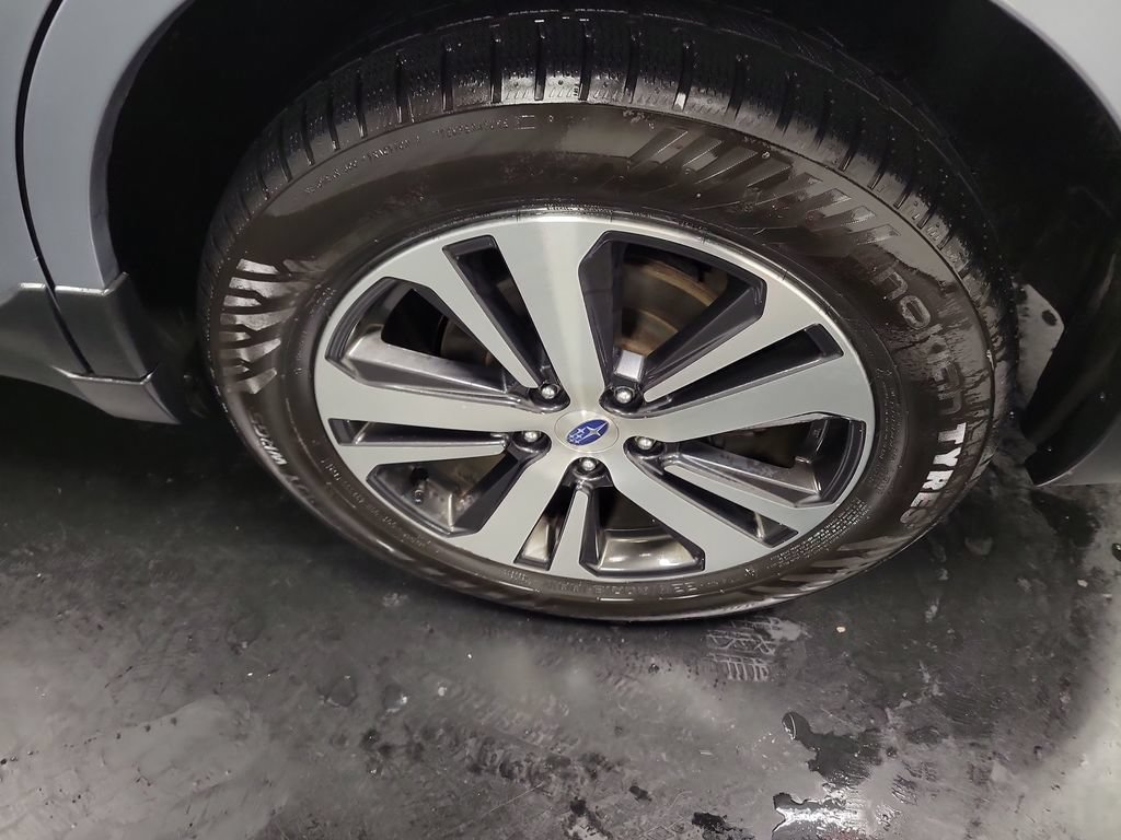 Used 2018 Subaru Outback 3.6R Limited AWD/4WD image 15