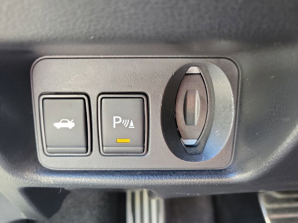 Used 2021 Nissan GT-R Premium image 17