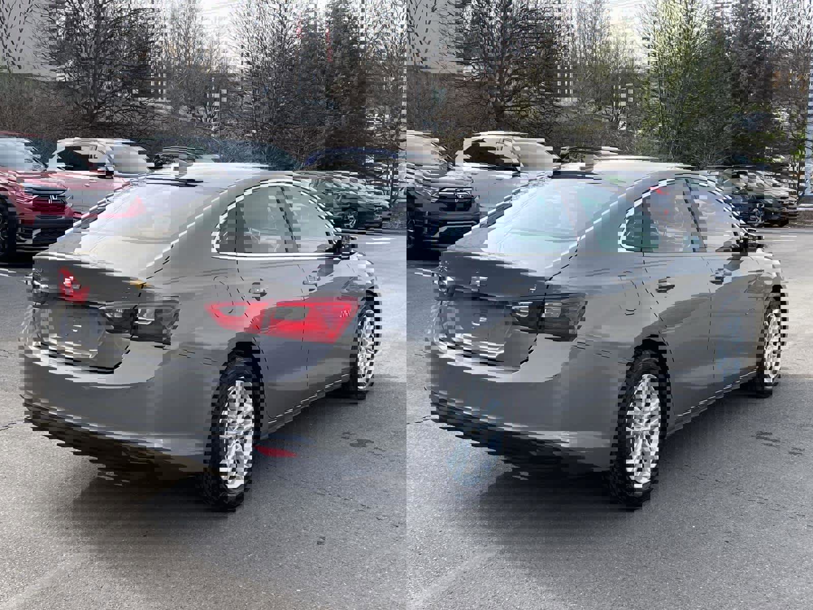 Used 2017 Chevrolet Malibu LT image 5