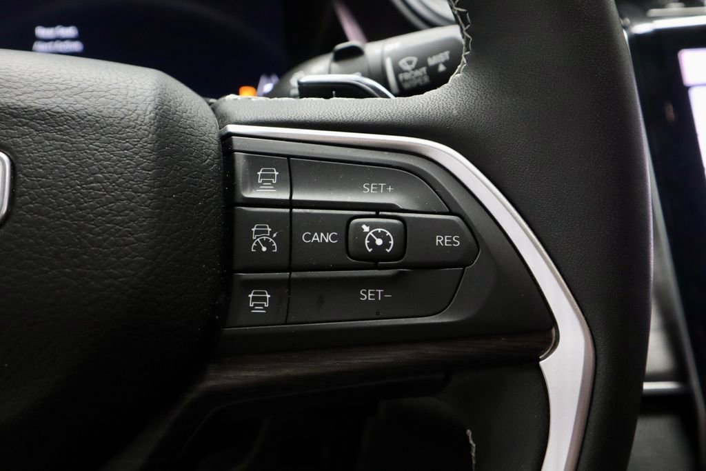 Used 2024 Jeep Grand Cherokee Limited w/ Luxury Tech Group II image 30