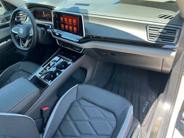 New 2026 Volkswagen Atlas Peak Edition image 18