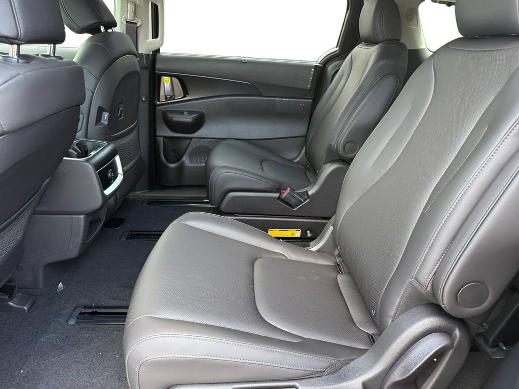 New 2027 Kia Carnival EX FWD image 14