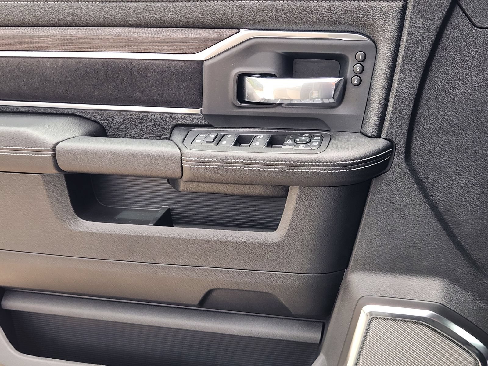 New 2026 RAM 3500 Laramie AWD/4WD image 16