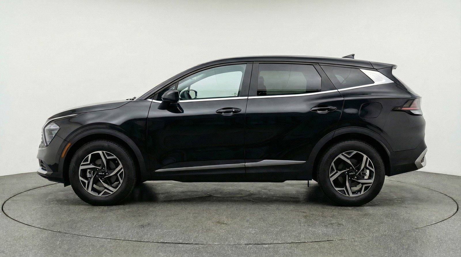 Used 2025 Kia Sportage LX FWD image 5