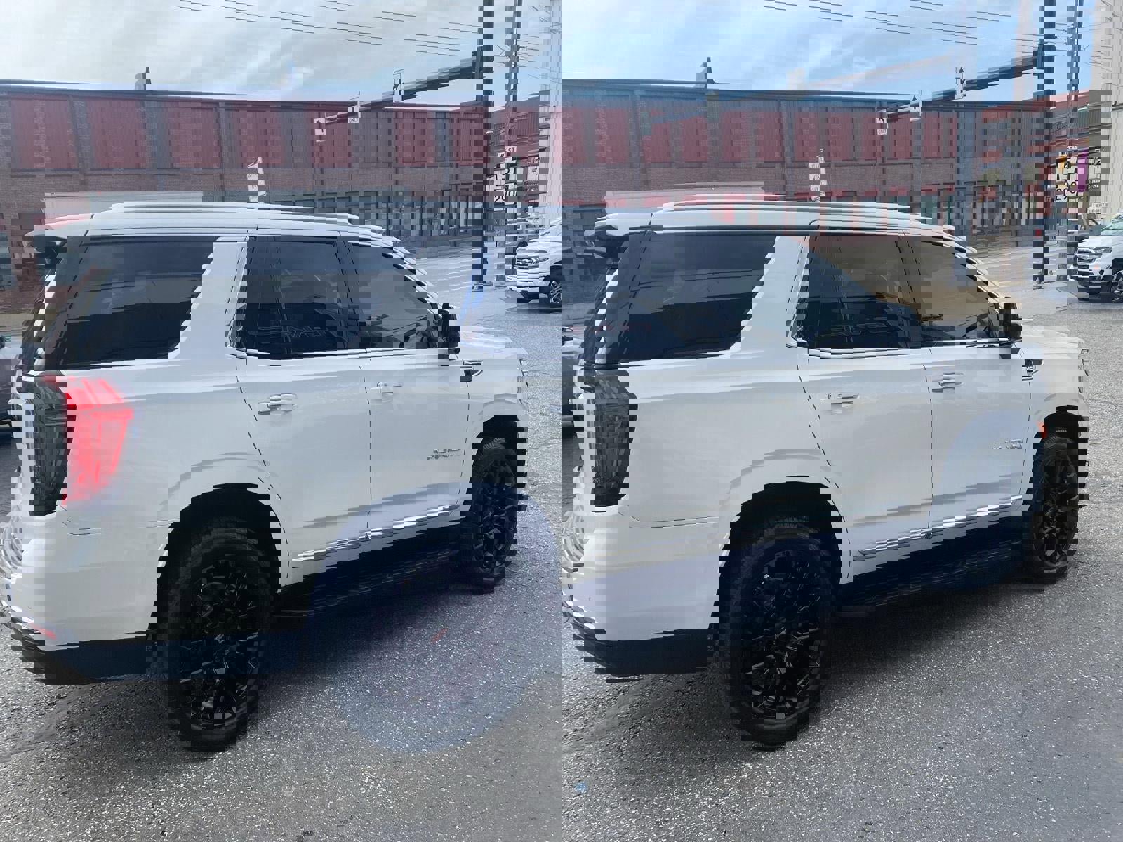 Certified 2022 GMC Yukon SLT w/ Max Trailering Package AWD/4WD image 12