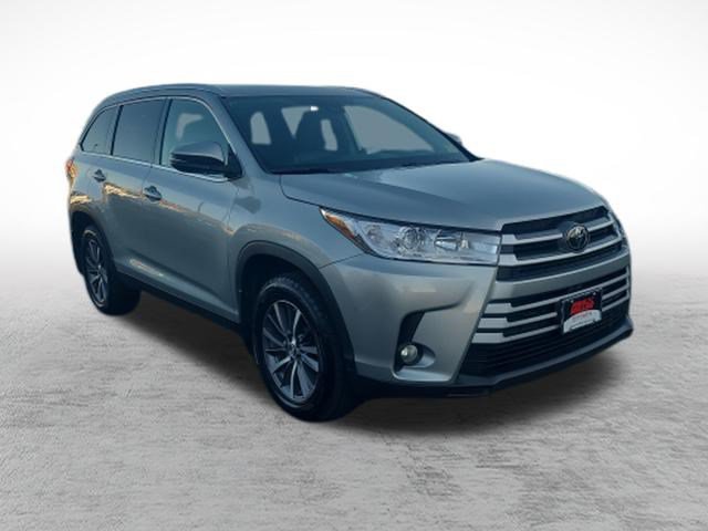 Used 2019 Toyota Highlander XLE AWD/4WD image 3