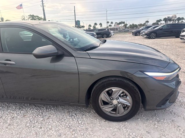 Used 2025 Hyundai Elantra SE FWD image 5