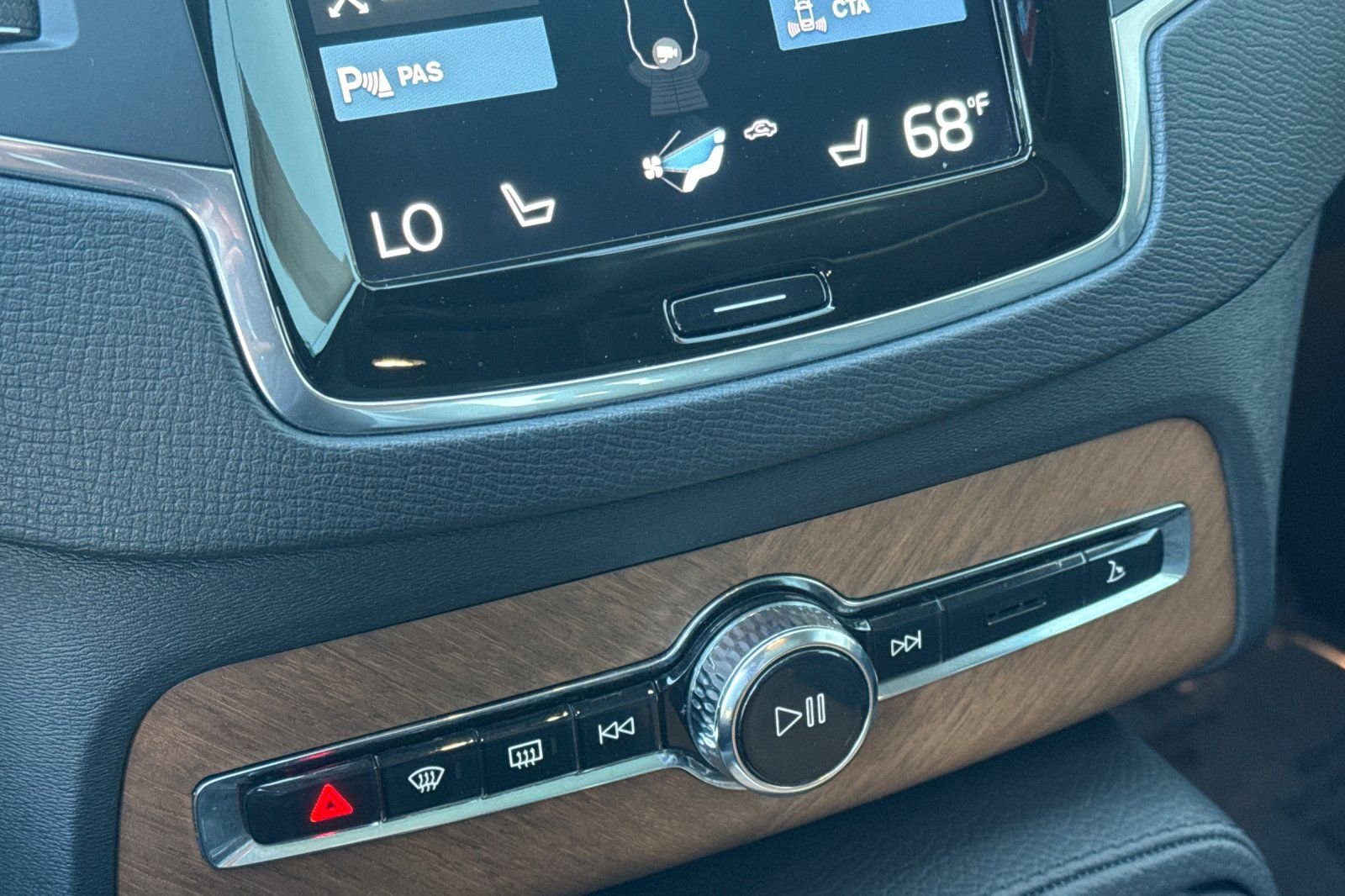 Used 2021 Volvo XC90 T8 Inscription Expression w/ Climate Package image 23