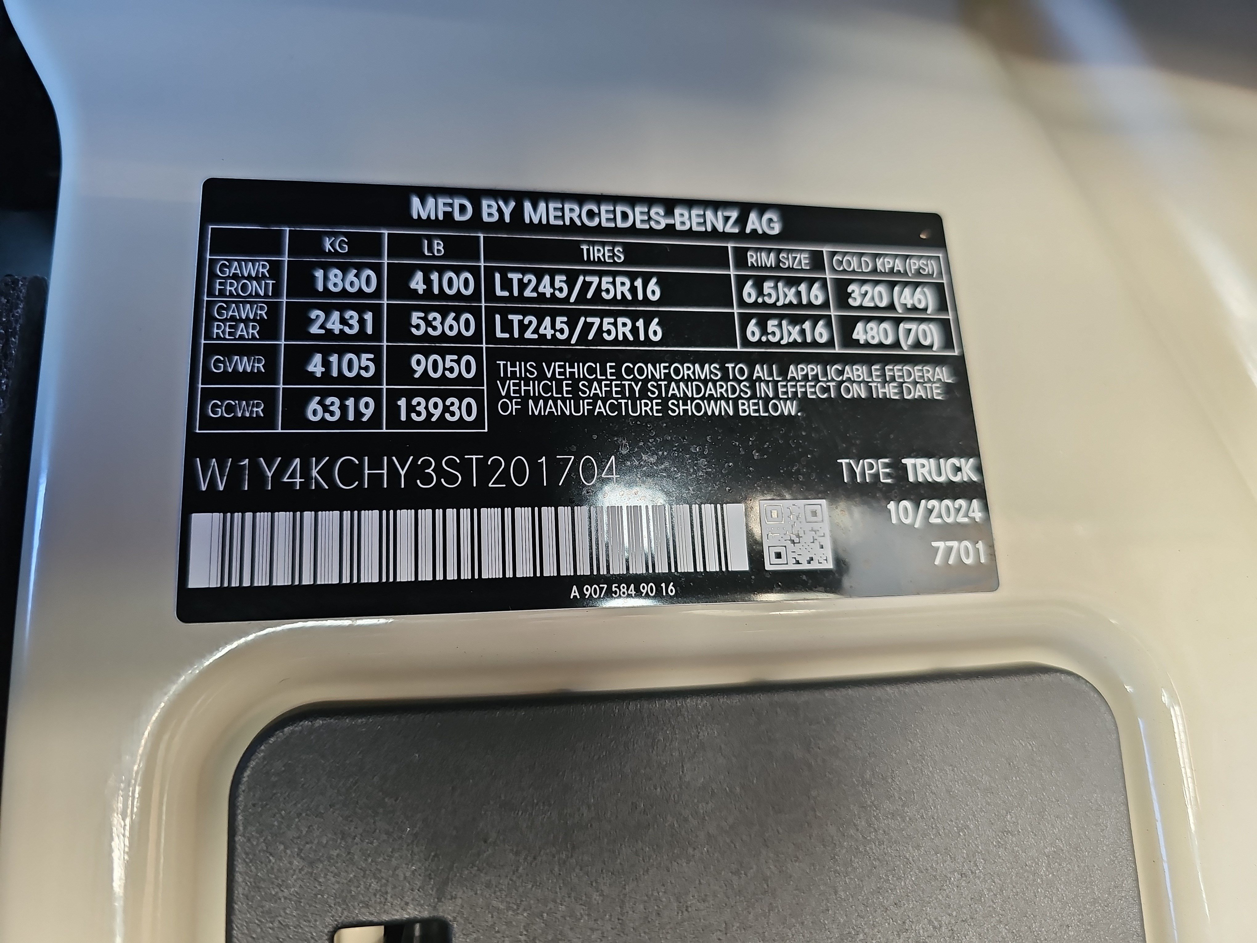 Used 2025 Mercedes-Benz Sprinter 2500 image 34