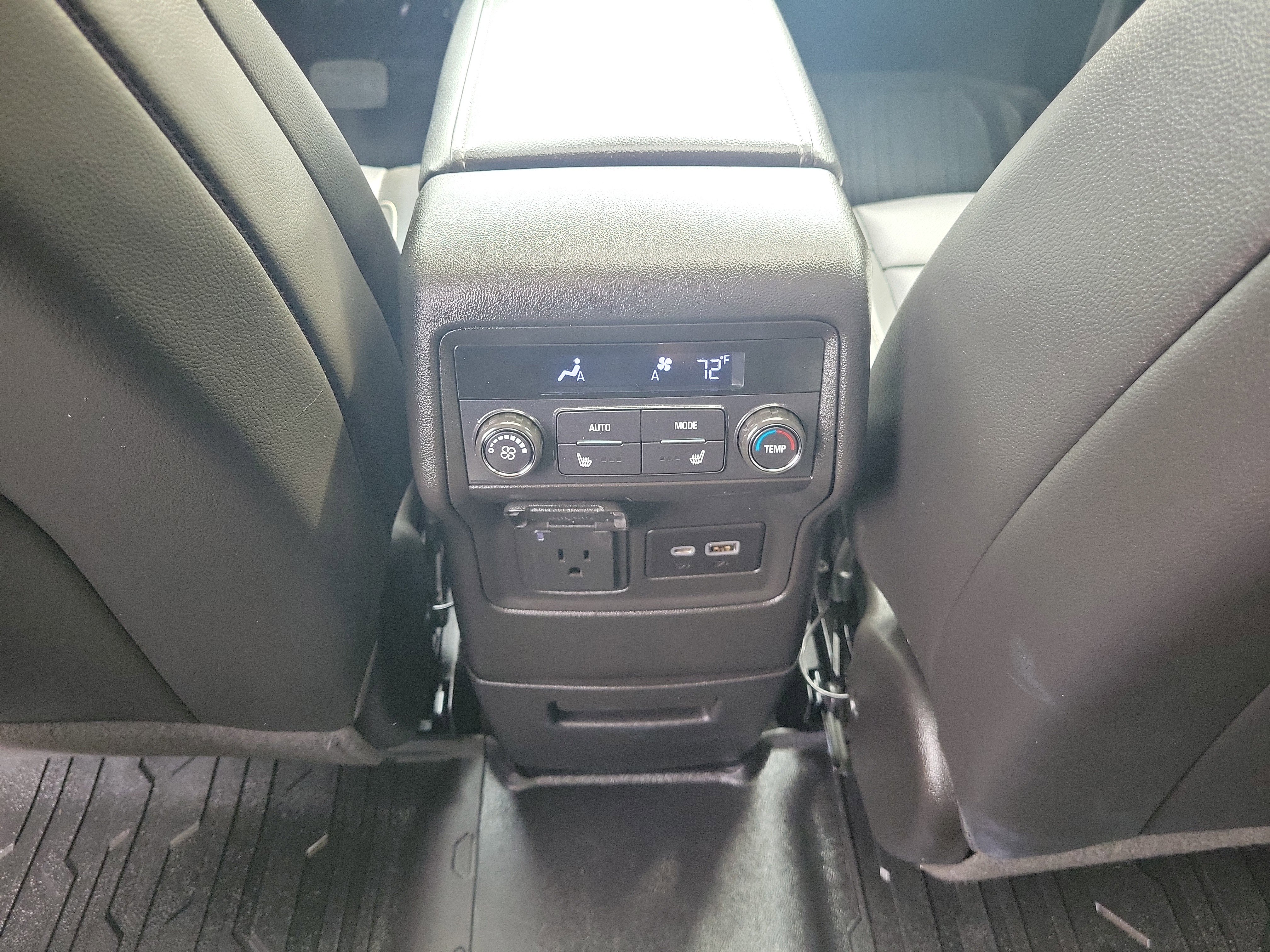 Used 2023 GMC Acadia Denali w/ Denali Ultimate Package AWD/4WD image 12