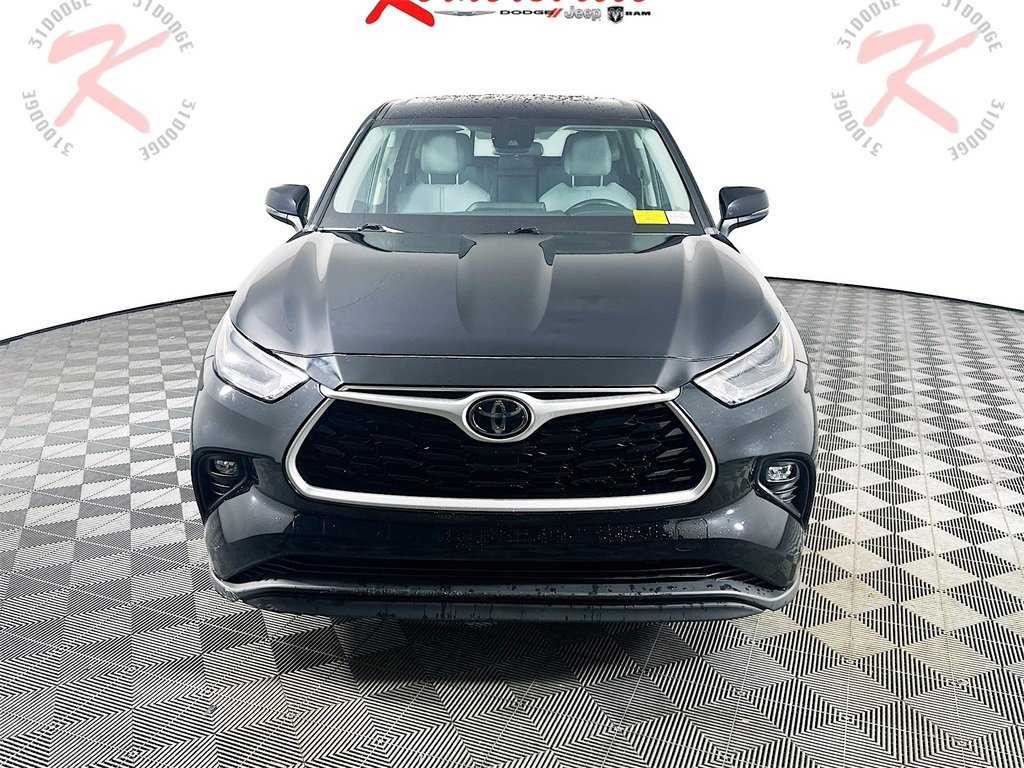 Used 2022 Toyota Highlander LE video 2