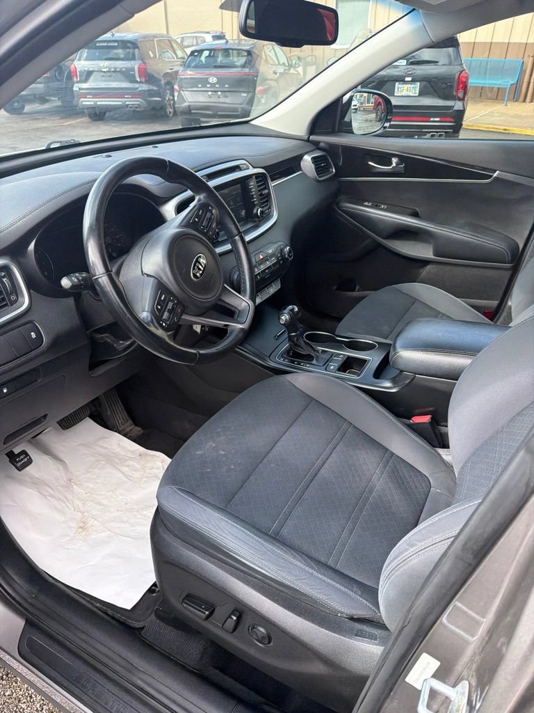 Used 2017 Kia Sorento FWD w/ LX Convenience Package image 2