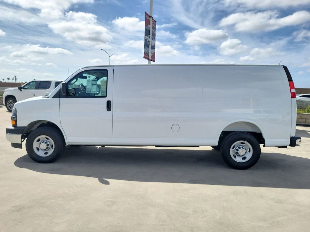 New 2026 Chevrolet Express 3500 Extended RWD image 21