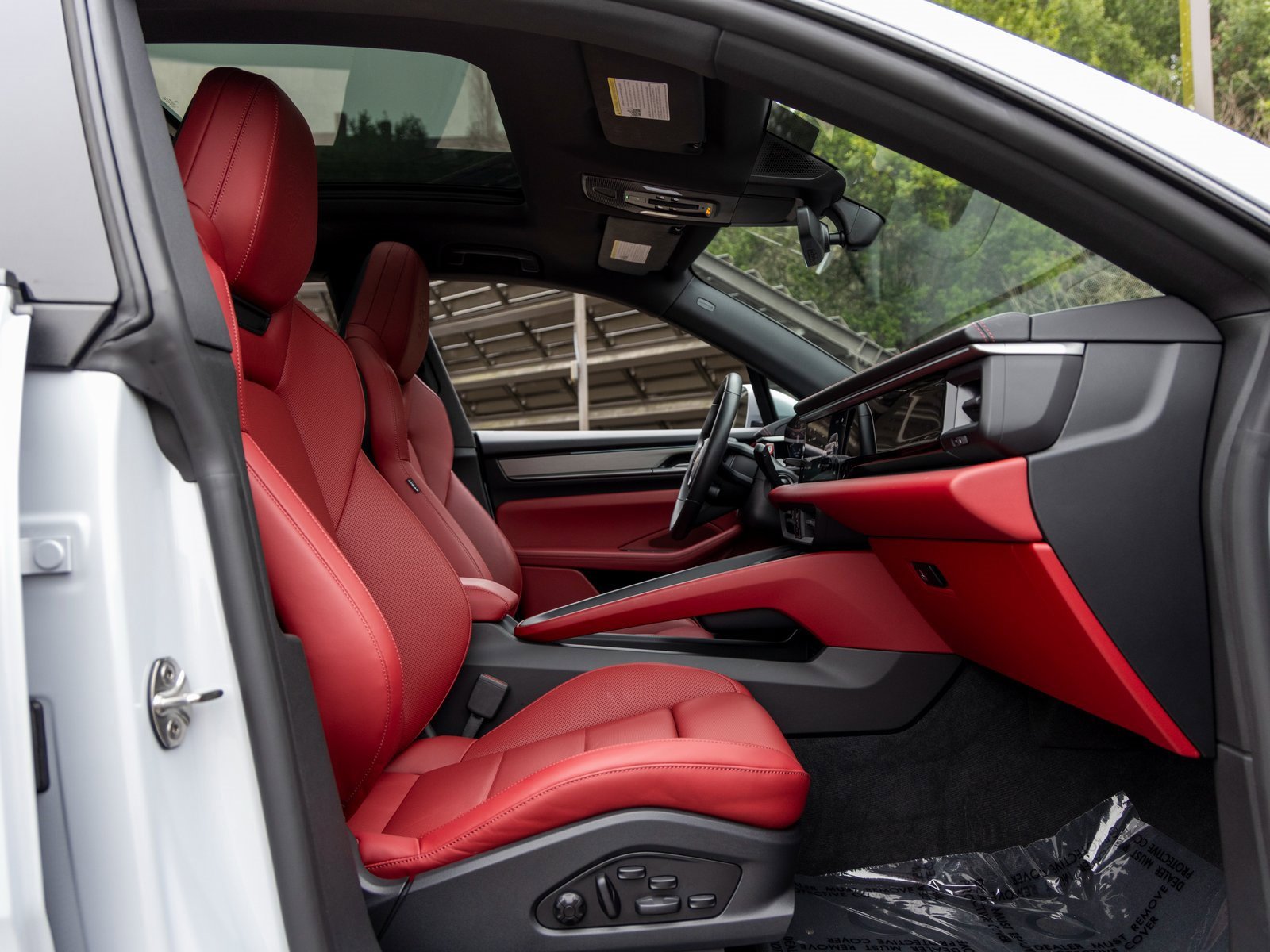 Certified 2024 Porsche Macan 4 Electric image 52