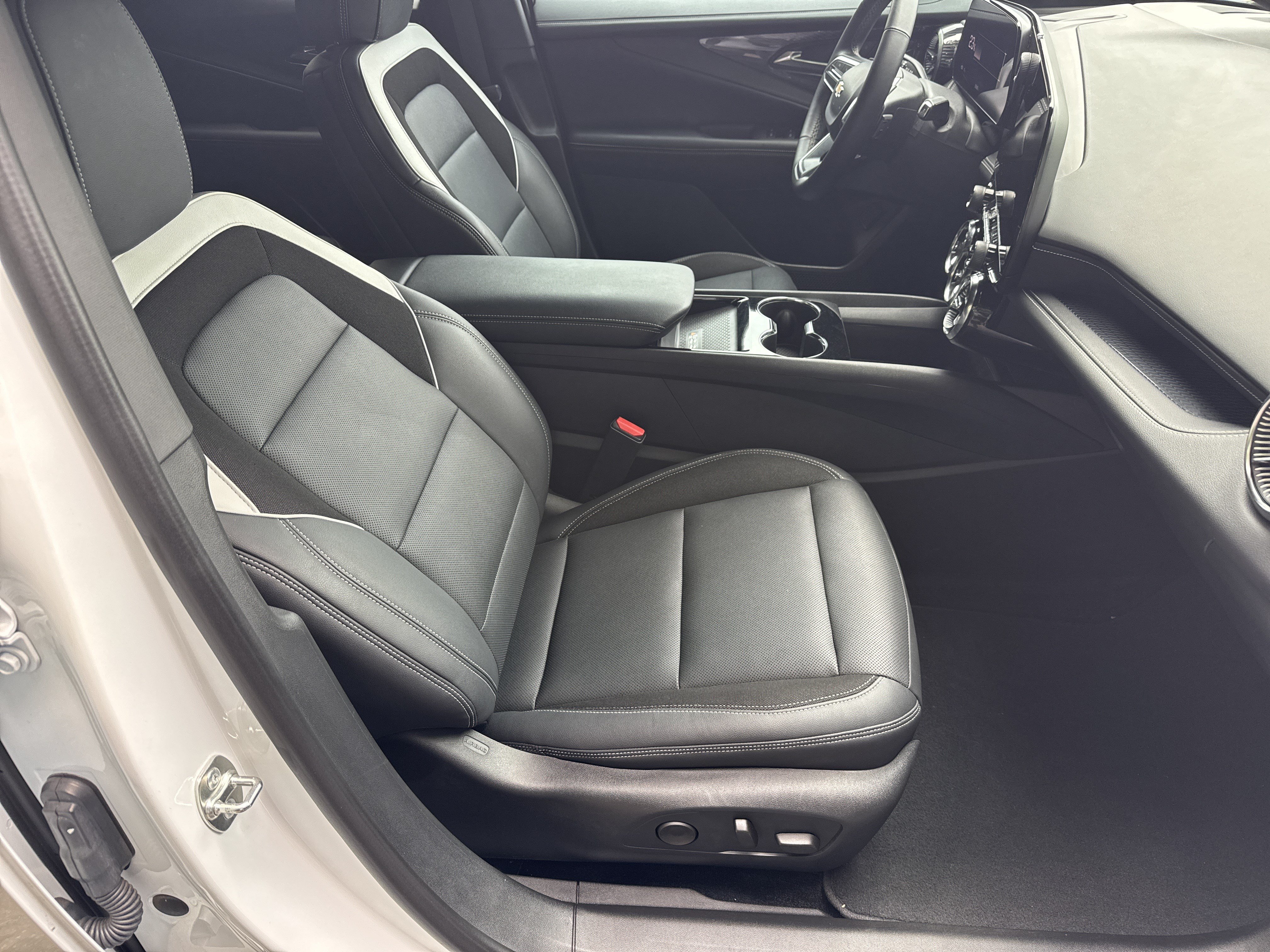 Certified 2024 Chevrolet Blazer EV LT AWD/4WD image 14