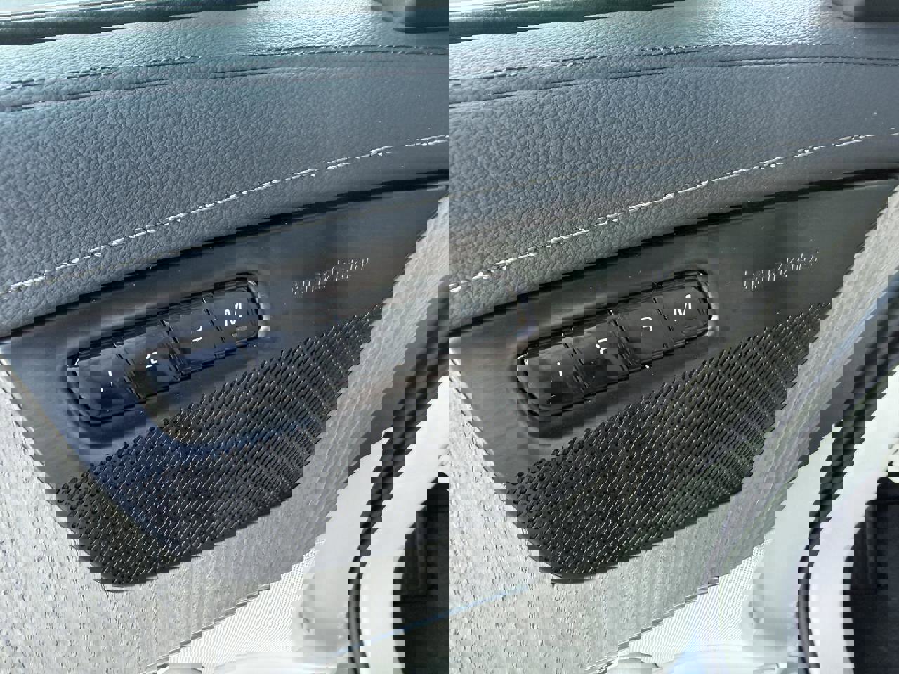 Used 2023 Volvo XC90 T8 Ultimate image 12