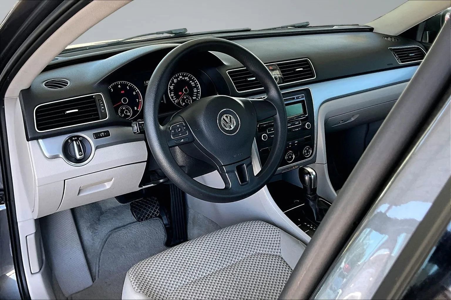Used 2013 Volkswagen Passat 2.5 S FWD image 13