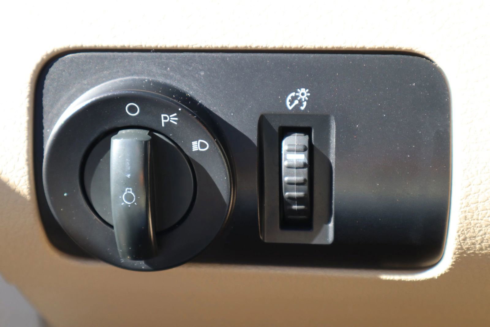 Used 2006 Ford Mustang Convertible image 22