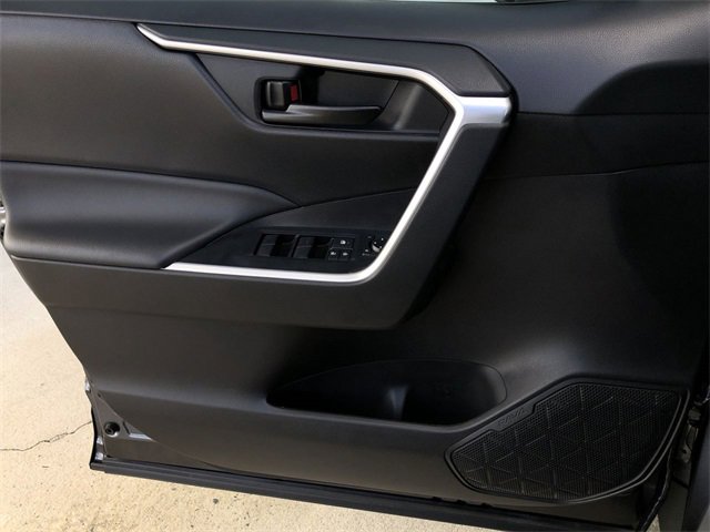 Used 2022 Toyota RAV4 LE image 22