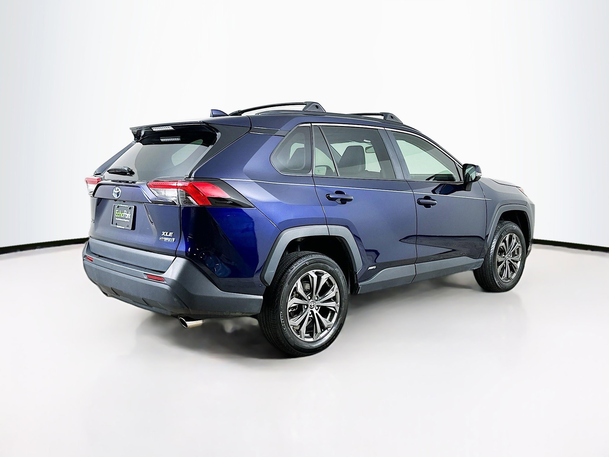 Used 2022 Toyota RAV4 XLE Premium image 9