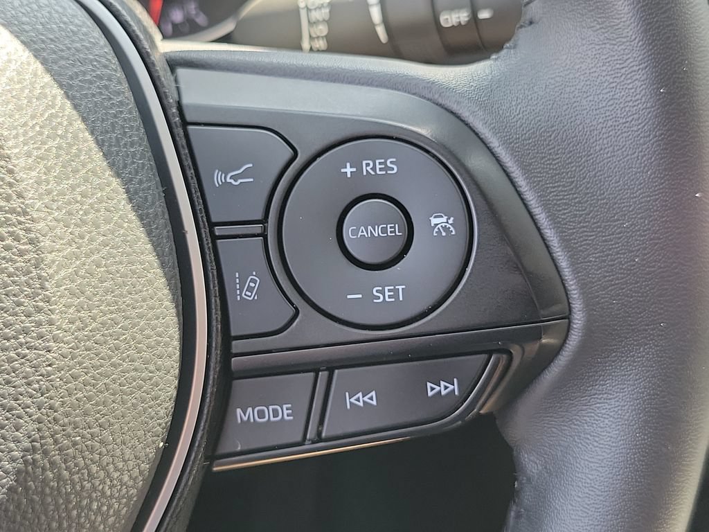 Used 2022 Toyota RAV4 XLE Premium FWD image 27