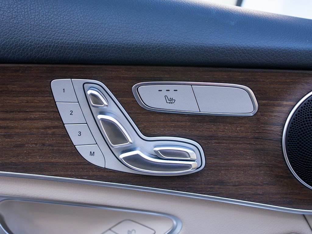 Used 2021 Mercedes-Benz GLC 300 4MATIC w/ Premium Package image 22