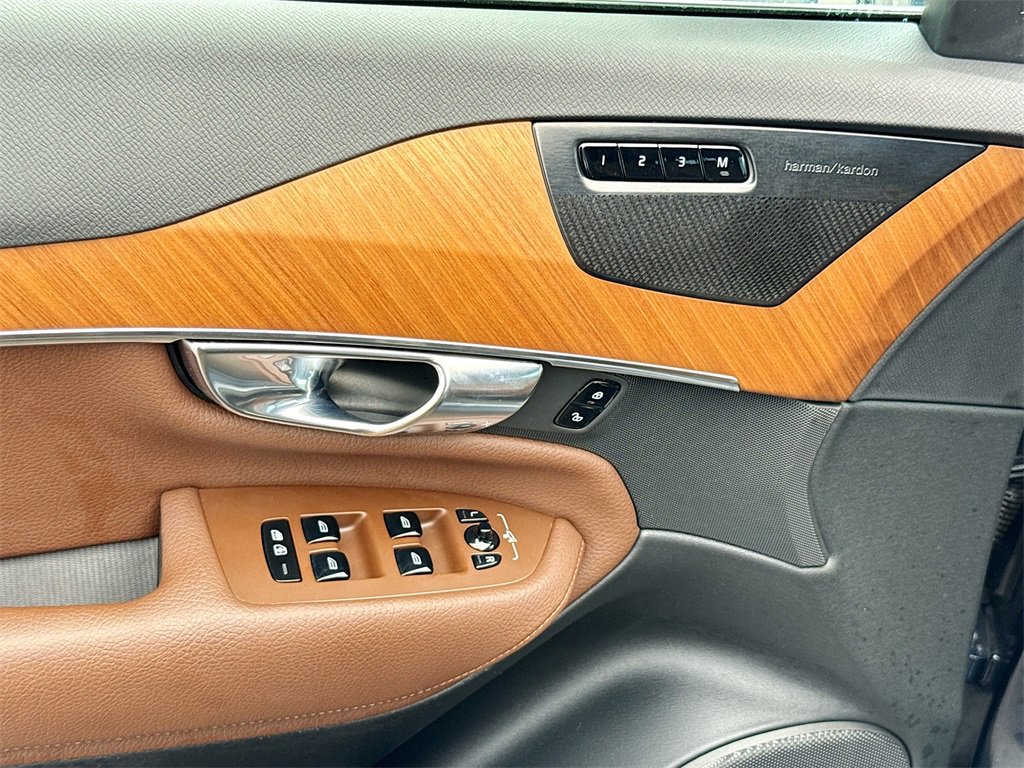 Used 2022 Volvo XC90 T6 Momentum image 19