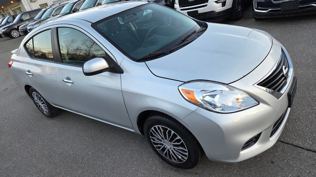 Used 2013 Nissan Versa SV image 18