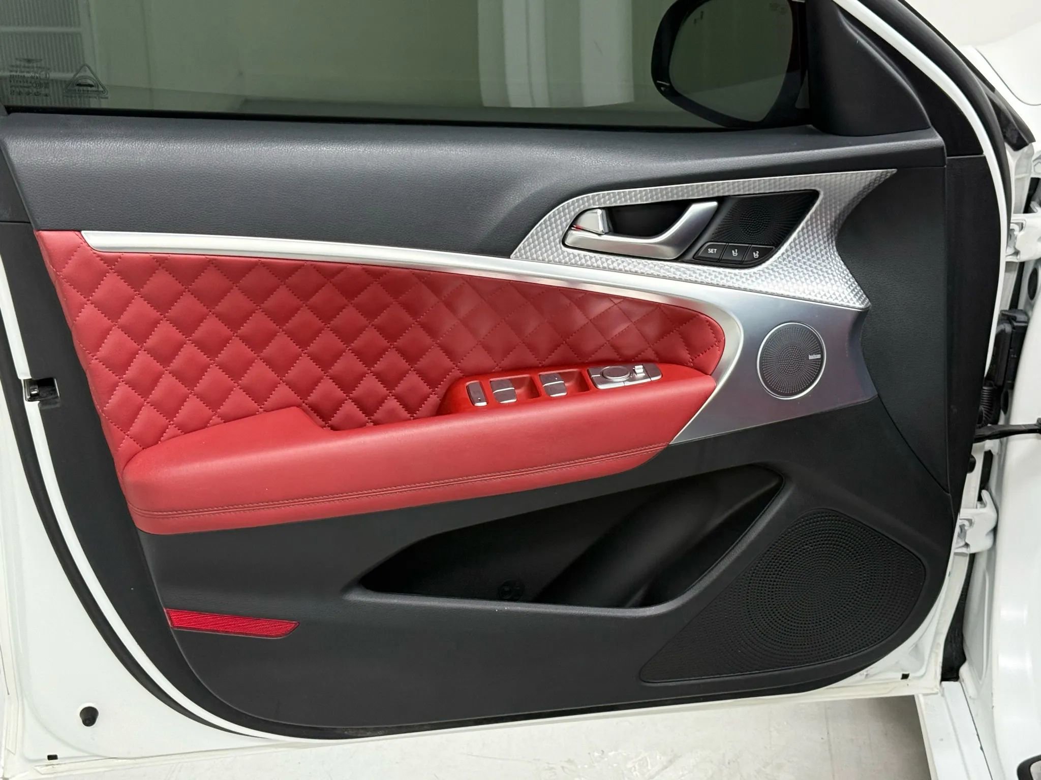 Used 2022 Genesis G70 3.3T Launch Edition image 18