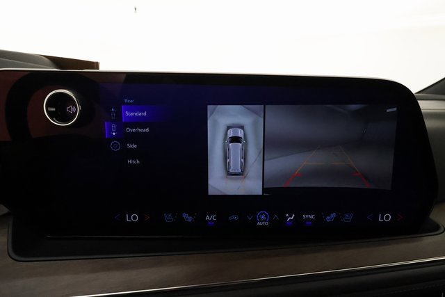 Used 2025 Chevrolet Suburban High Country image 16