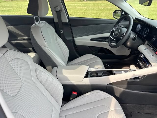 Used 2026 Hyundai Elantra Limited FWD image 24