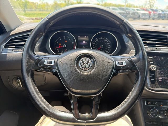 Used 2018 Volkswagen Tiguan SE w/ Panoramic Sunroof Package AWD/4WD image 42