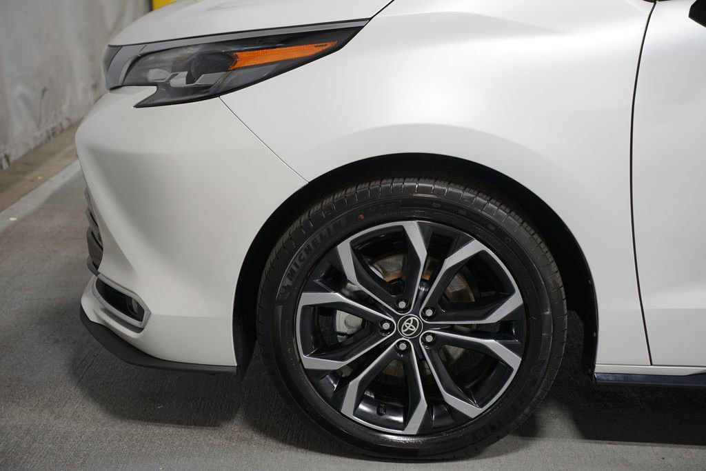 Certified 2025 Toyota Sienna Platinum FWD image 5