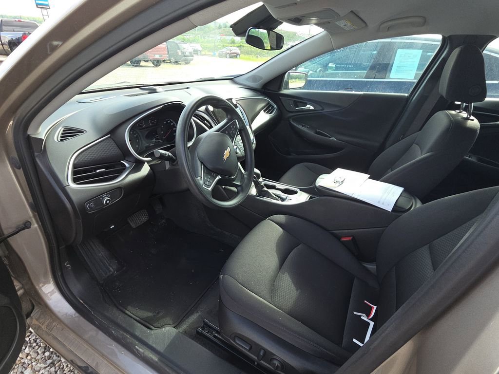 Used 2025 Chevrolet Malibu LT FWD image 8