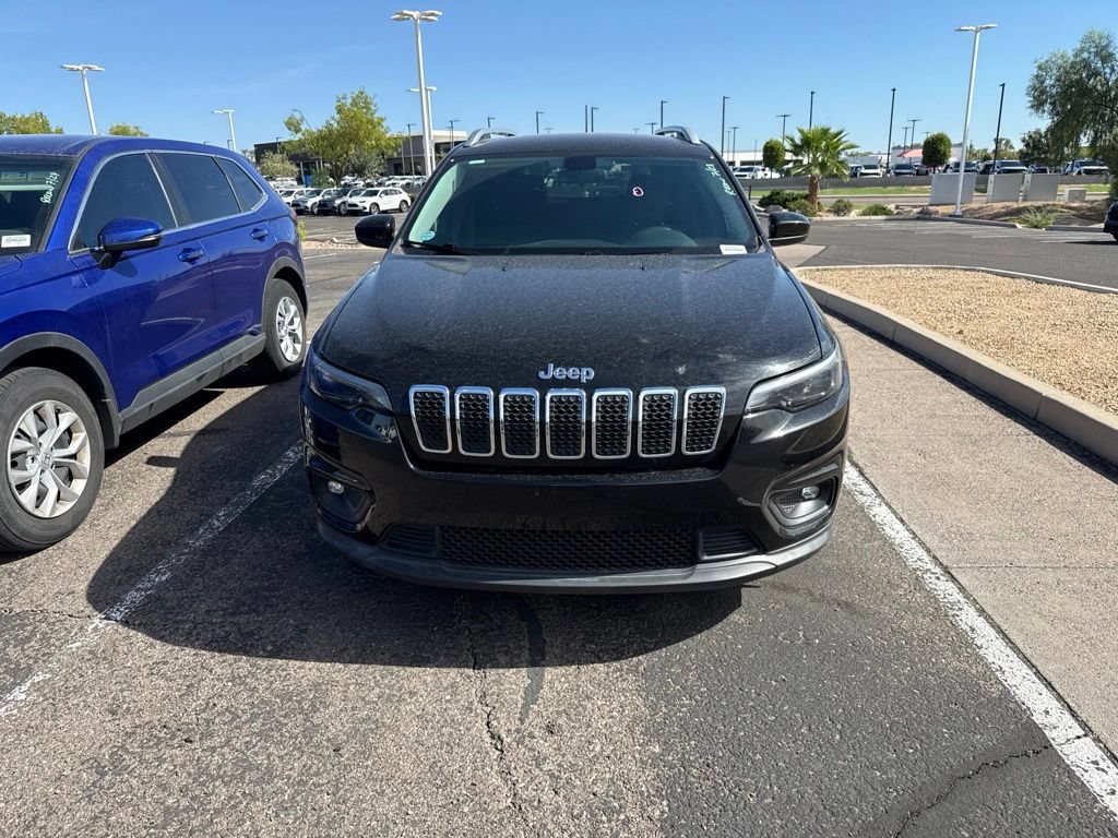 Used 2019 Jeep Cherokee Latitude w/ Popular Appearance Group FWD image 2