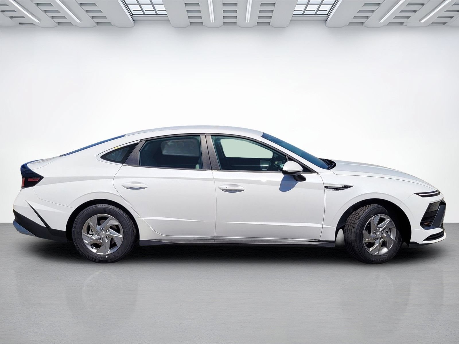 New 2026 Hyundai Sonata SE FWD image 3