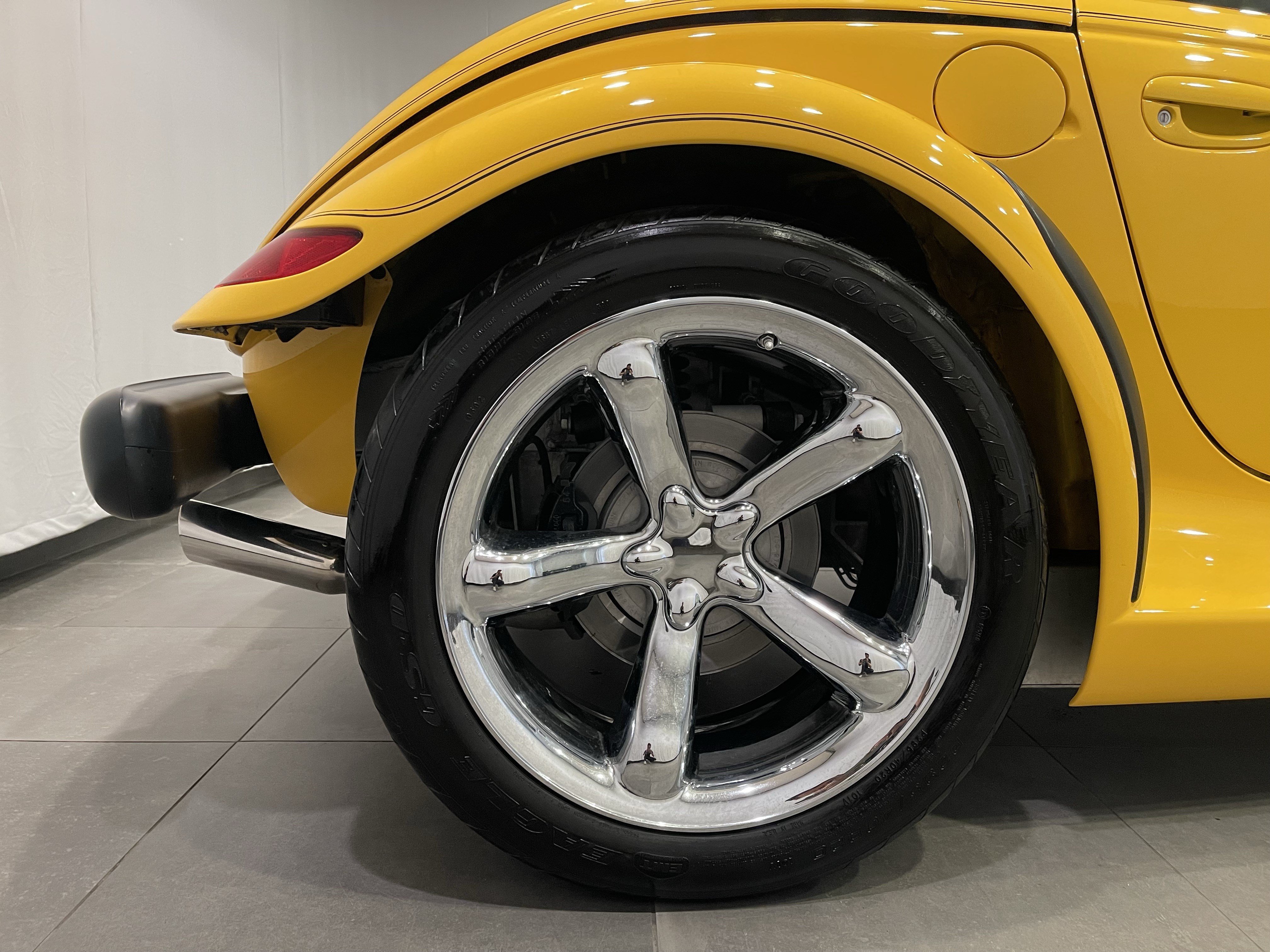Used 2002 Chrysler Prowler RWD image 9