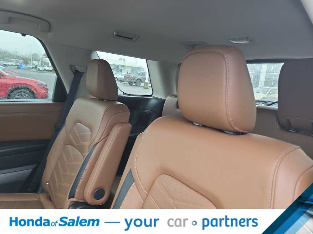 Used 2022 Nissan Pathfinder Platinum w/ Cargo Package image 38