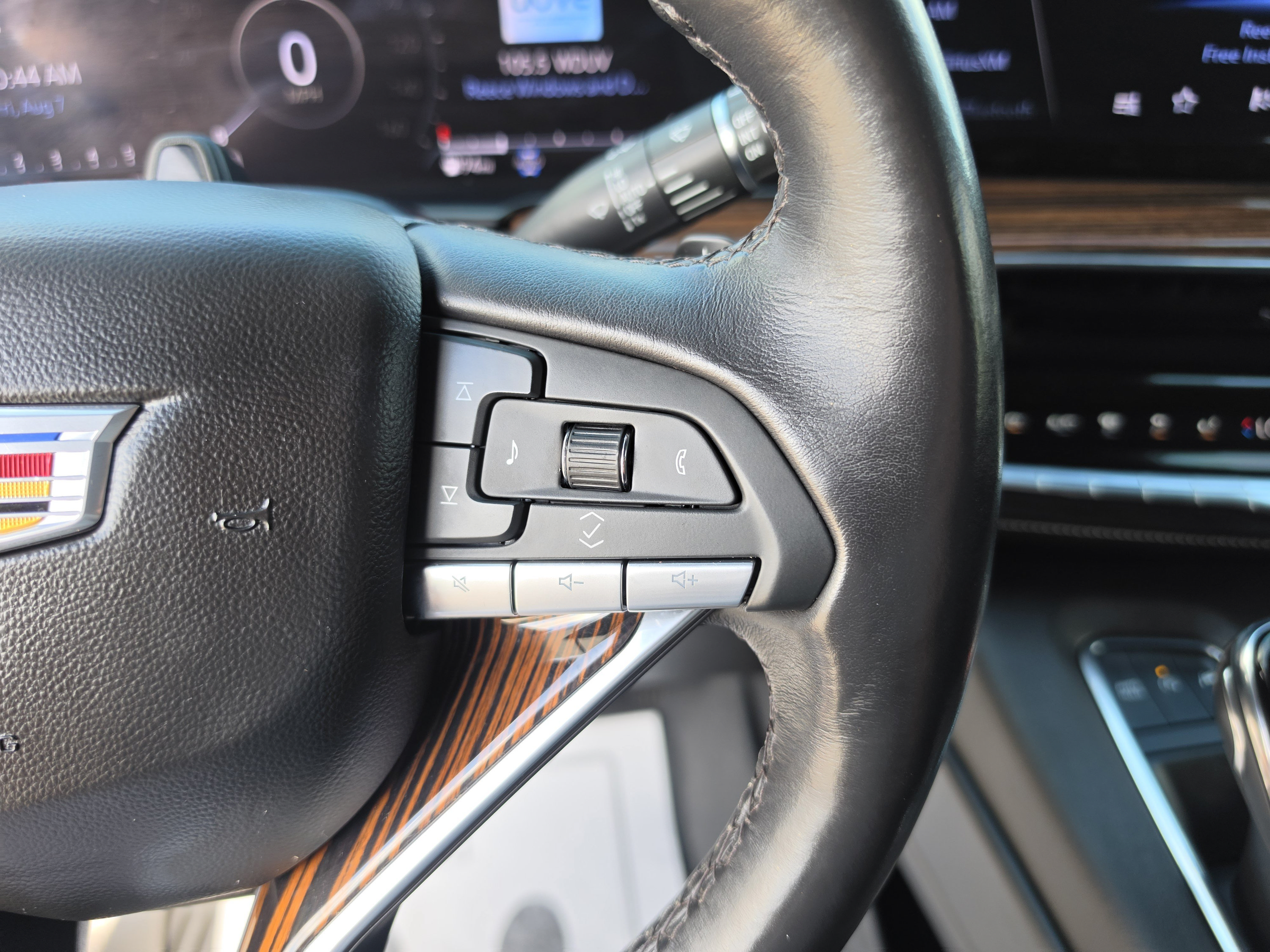 Used 2023 Cadillac Escalade ESV Premium Luxury w/ Performance Package AWD/4WD image 35