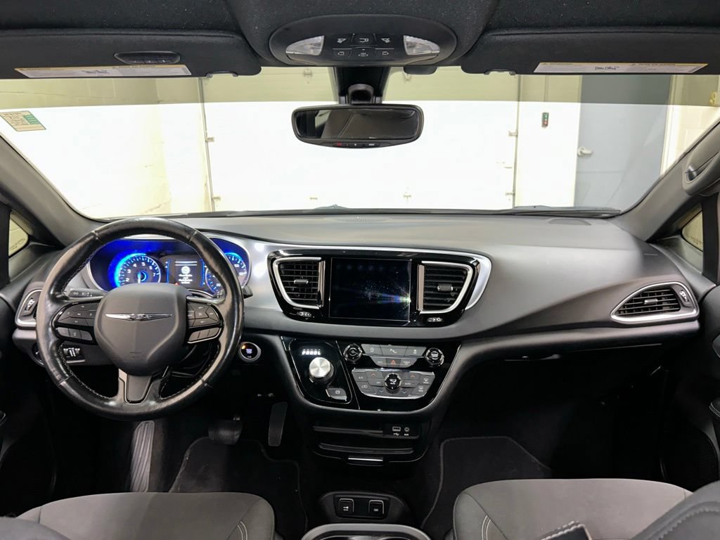 Used 2019 Chrysler Pacifica Touring Plus w/ S Appearance Package FWD image 18