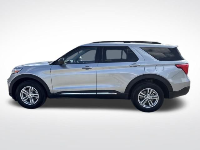 Used 2023 Ford Explorer XLT w/ Equipment Group 202A image 2