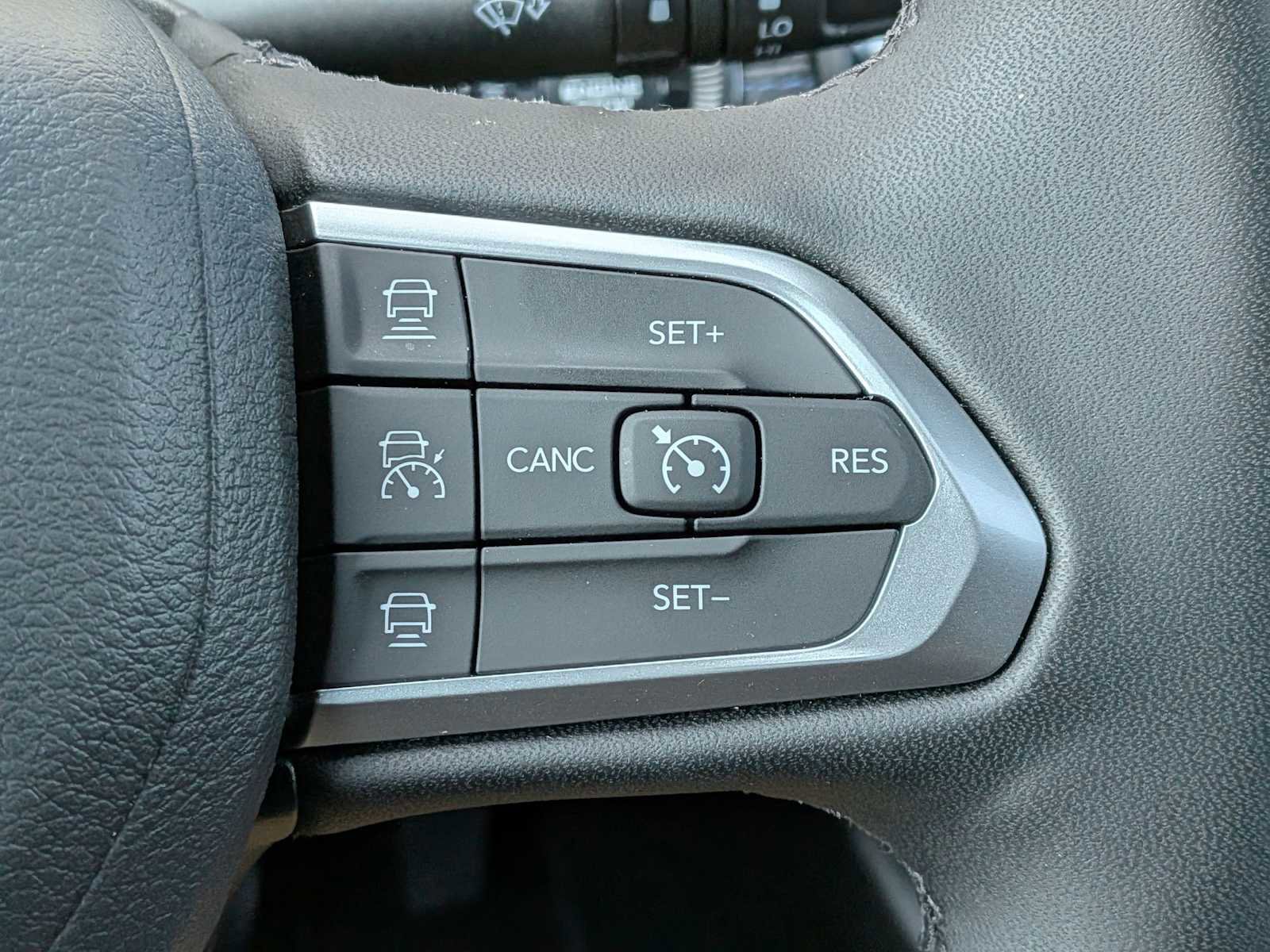 Used 2025 Jeep Compass Limited w/ Sun & Sound Group AWD/4WD image 32