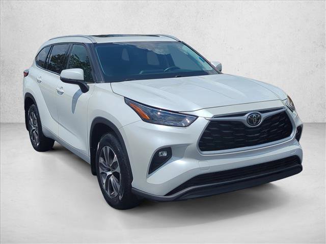 Used 2022 Toyota Highlander XLE AWD/4WD video 3