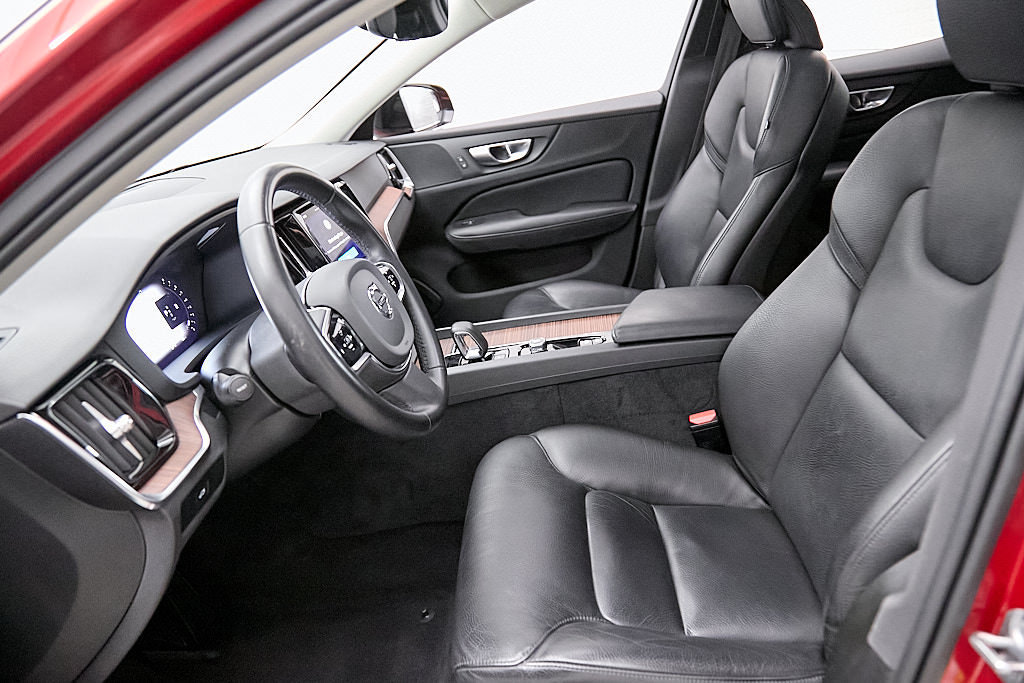 Certified 2024 Volvo S60 B5 Plus AWD/4WD image 18
