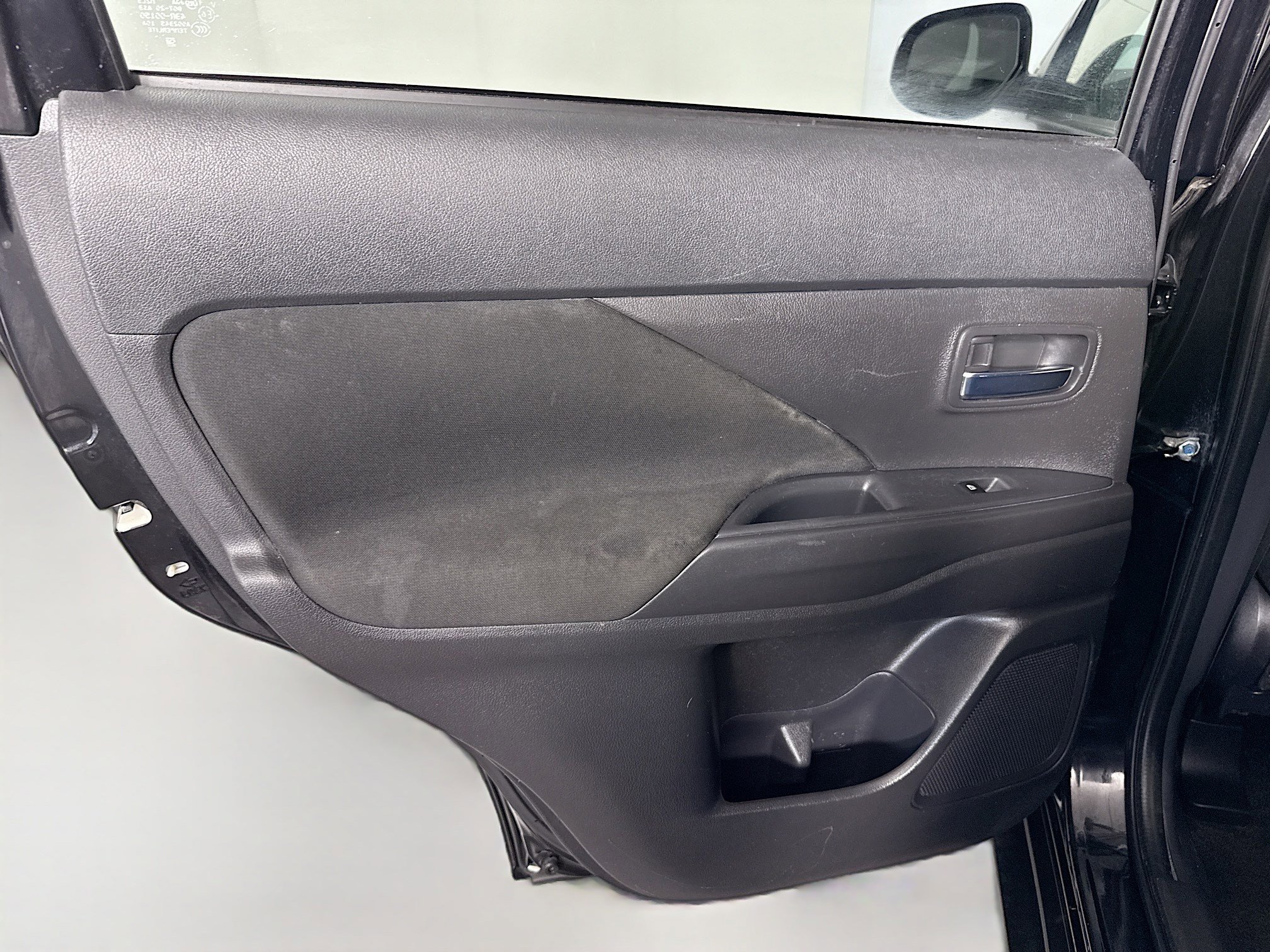 Used 2020 Mitsubishi Outlander ES image 25