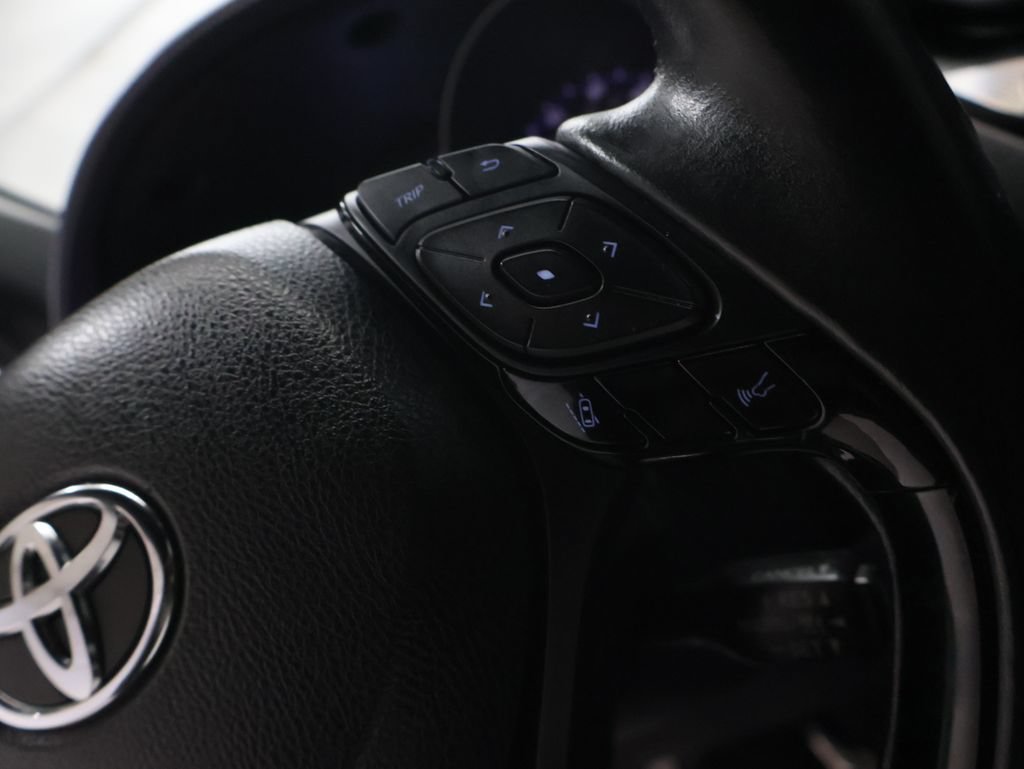 Used 2021 Toyota C-HR XLE FWD image 20