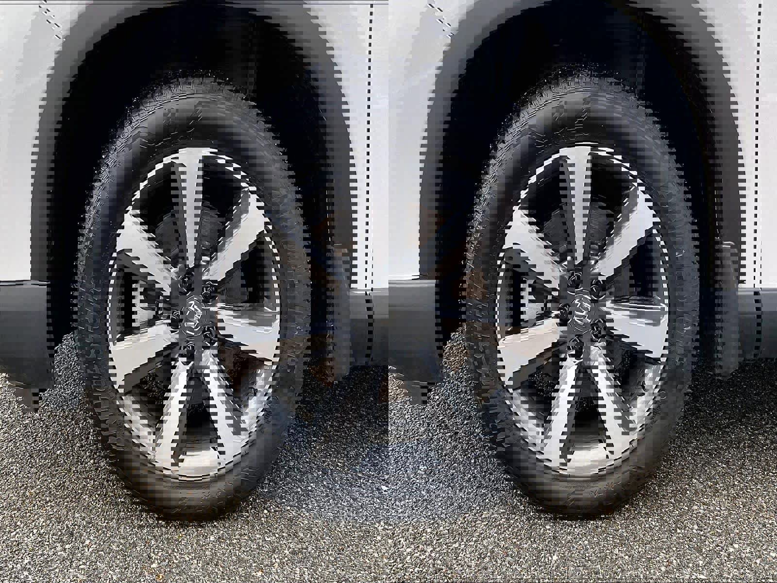 Used 2025 Honda Pilot Touring image 7